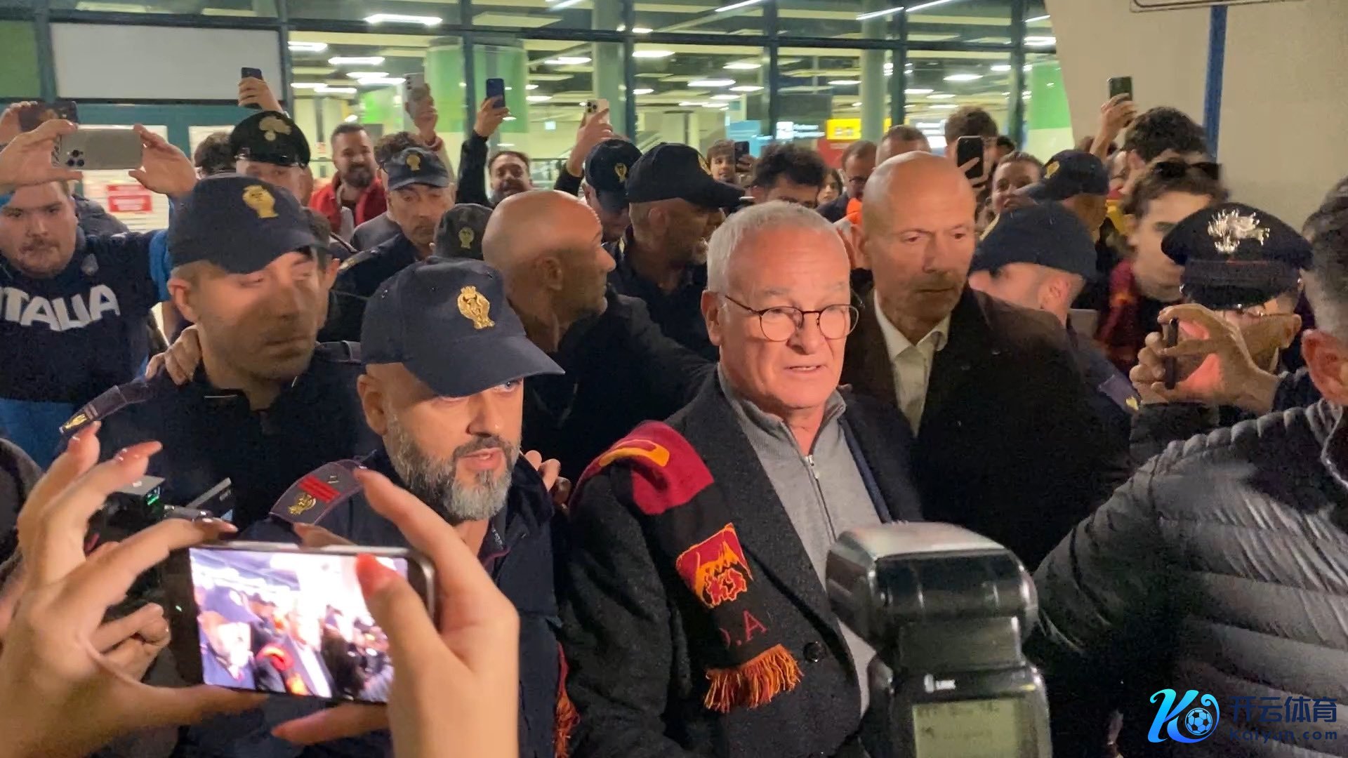 三进宫！拉握利抵达罗马机场体育集锦，行将执教罗马