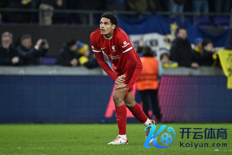 英格兰官方：布兰斯维特因伤退出集训，补招利物浦后卫宽萨